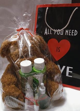 Подарунковий набір для коханої догляд за обличчям