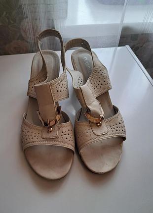 Босоніж жіночі