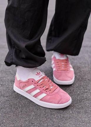 Рожеві жіночі кеди adidas gazelle pink