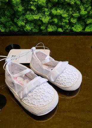 Новые нарядые пинетки primark. размер 20-21 и 17-18