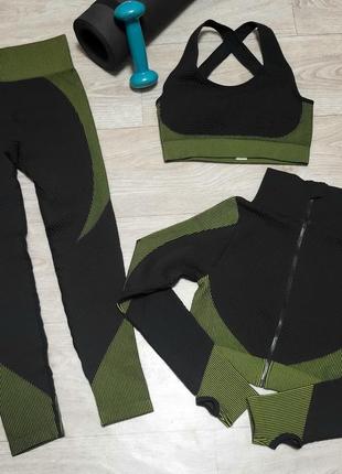 Фітнес комплект жіночий новий розмір м. 
груди 86-94 см. 
талія 66-76см.
бедра 94-99см.
колір чорно - зелений.