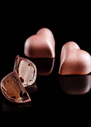 Шоколадные конфеты в подарочной коробке ручной работы «for special person» черный шоколад 16 шт7 фото
