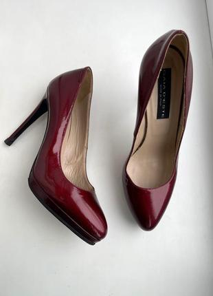 Шикарные кожаные лакированные туфли gaia d'este  на каблуке красные 38 р.2 фото