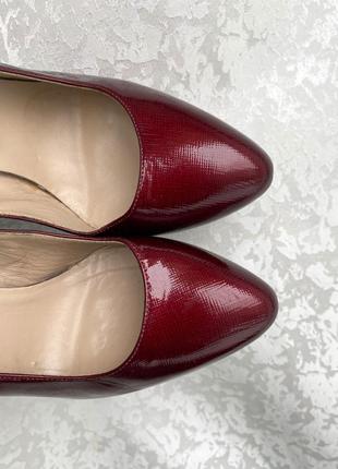 Шикарные кожаные лакированные туфли gaia d'este  на каблуке красные 38 р.6 фото