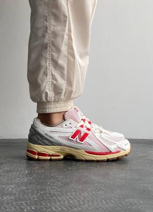 Нью беленс кросівки шкіряні білі з червоним new balance 1906r red