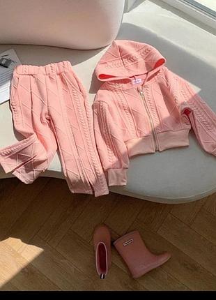 Неймовірно стильні  костюми!