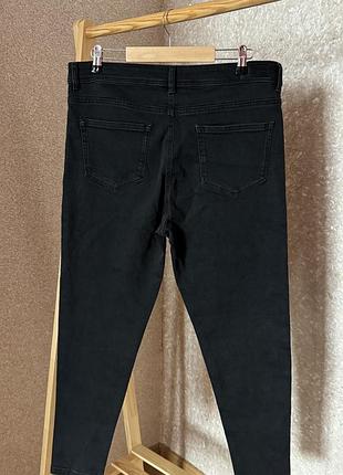 Чорні джинси скіні