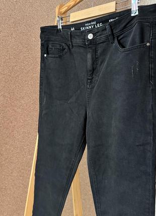 Чорні джинси скіні