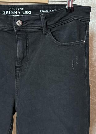 Чорні джинси скіні