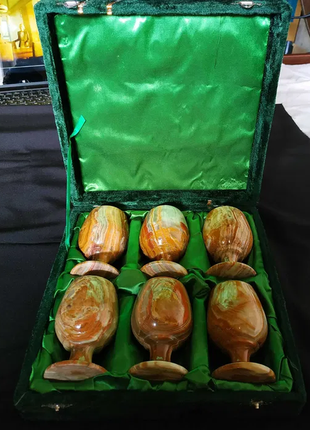 Набор нефритовых рюмок-кубков