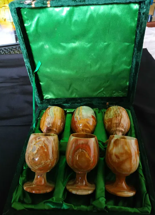 Набор нефритовых рюмок-кубков