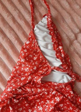 Червона сукня, плаття зі збірками у білі квіти7 фото