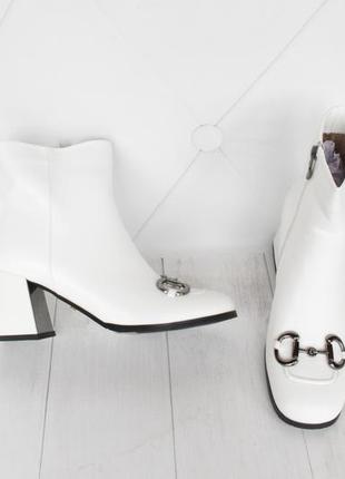 Демисезонные белые ботинки, ботильоны 39 размера3 фото
