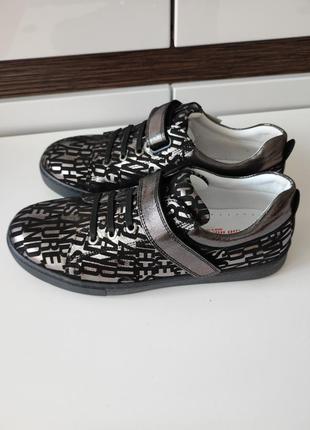 Minimen нові ортопедичні шкіряні кросівки туфлі мокасини кеди4 фото