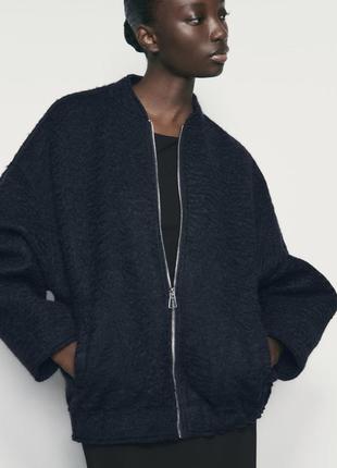 Трендовый оверсайз бомбер zara