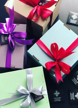 Конфеты ручной работы в подарочной коробке шоколадные «for special person» черный шоколад 4 шт10 фото