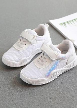 Легенькі кросівки для діток