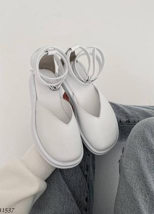 Білі жіночі босоніжки з закритим носом туфлі з натуральної шкіри8 фото