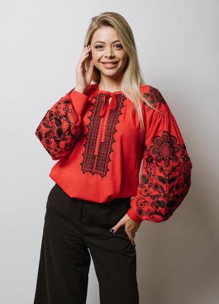 Блуза вишиванка жіноча червона з чорною вишивкою1 фото