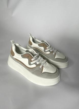 Жіночі кросівки