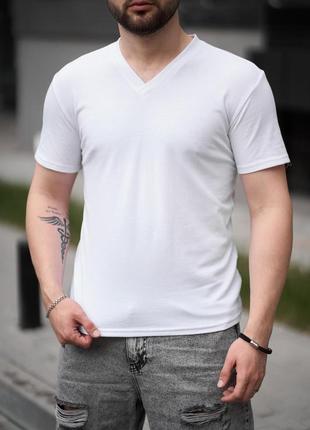 Футболка з v-образним вирізом біла