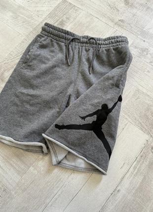 Спортивні шорти nike jordan1 фото