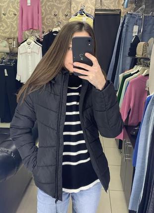 Приталена куртка zara xs чорна