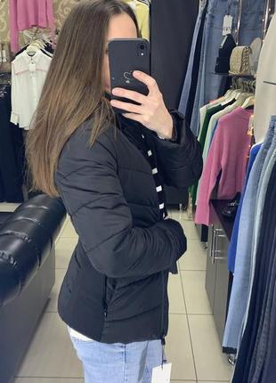 Приталена куртка zara xs чорна2 фото