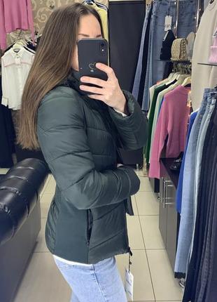 Темно зелена куртка zara xs1 фото