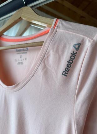 Спортивна футболка reebok рожевого кольору розмір s
