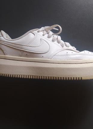 Кросівки nike court vision alta2 фото