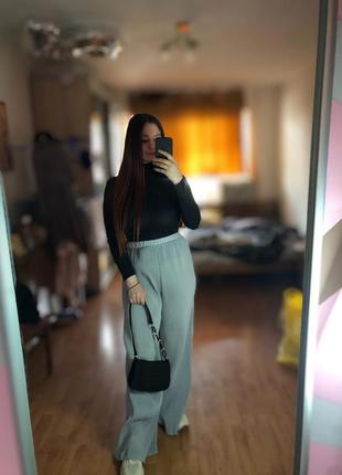 Брюки prettylittlething