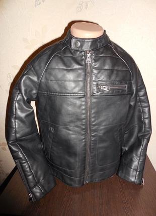 Куртка * next* плотненький кожзам,  есть слой синтепона, 7-8 лет (122-128 см)