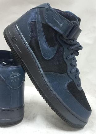 Кросівки nike air force 1.
верх шкіра. розмір 40,устілка 26 см.1 фото