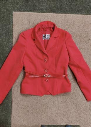 Піджак пиджак блейзер жакет хс, ххс размер 32,34 красный

червоний