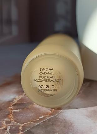 Dr irena eris urban glow luminous anti-pollution foundation spf 30
тональний крем, відтінок 050w caramel.3 фото