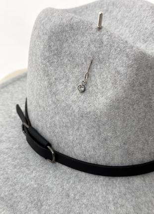Шерстяная шляпа федора с ремешком, пирсингом, цепочкой wool sia серая (декор золото или серебро)5 фото