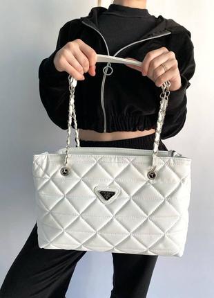 Жіноча сумка з текстилю велика зручна , багато місця всередині вмістка в білому кольорі якісна