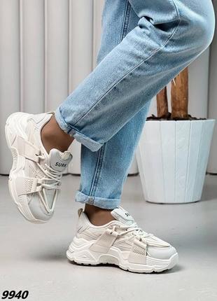 Трендові жіночі кросівки на платформі бежеві на подвійні шнурівці снікерси вставки сітка кроссовки на платформе под бренд6 фото