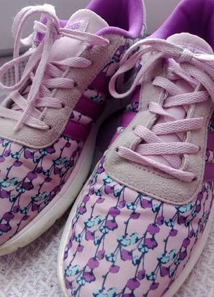 Спортивные кроссовки в цветочный принт, фиолетовве кроссовки 37 размер, кросовки, кроссы, кросы, кроссовки для бега8 фото