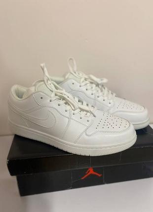 Чоловічі кросівки nike air jordan 1 low / найк еір джордан1 фото