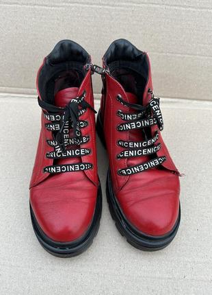 Червоні шкіряні демісезонні ботинки1 фото