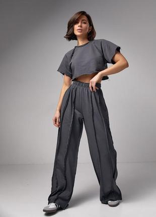 Жіночій якісний трикотажний літній трендовий костюм укорочений топ і широкі штани baggy гранж графіт