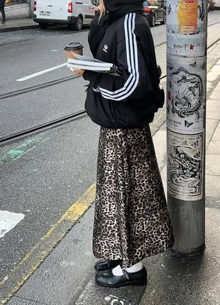 Женская стильная трендовая леопардовая длинная макси юбка10 фото