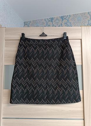 Стильная юбка-миди с карманами