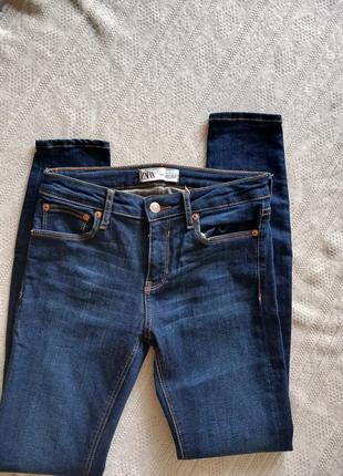 Джинси скіні