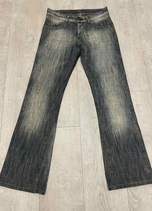 Очень плотные, немного расклешённые джинсы итальянского бренда miss sixty