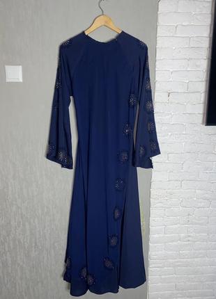 Оригінальна довга сукня з широкими рукавами вечірнє плаття декороване камінчиками з рукавами кльош4 фото