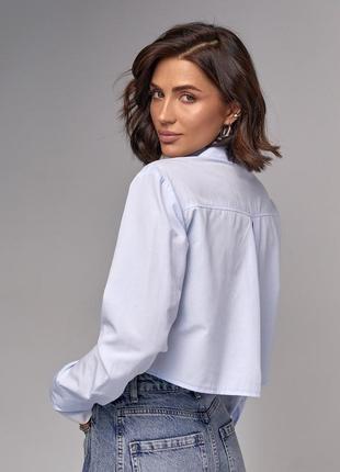 Женская качественная трендовая голубая укороченная рубашка с карманами s m l л короткая рубашка3 фото