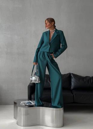 Женский зеленый стильный качественный костюм🤍 ( кроп- жакет+ брюки палаццо )